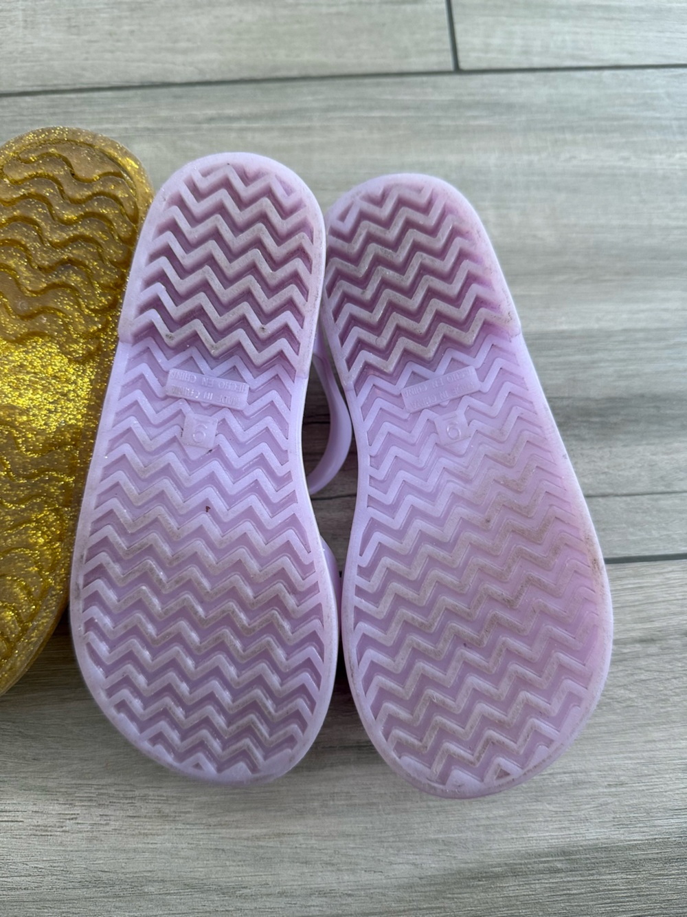 Cat & Jack Gold Glitter Sandals & Old Navy Lavender Floral Jelly Sandals size 9 - Picture 5 of 5